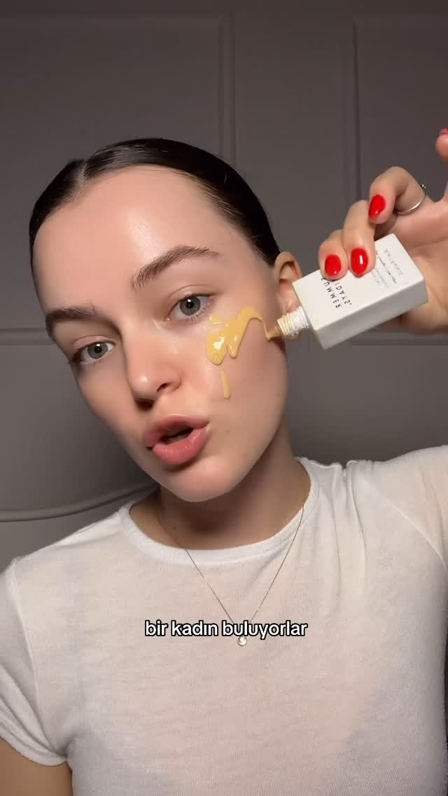 Instagram post by @aysubassar for Summer Fridays. Caption reads: [...] 
Glazing milk @rhode 
Skin tint....