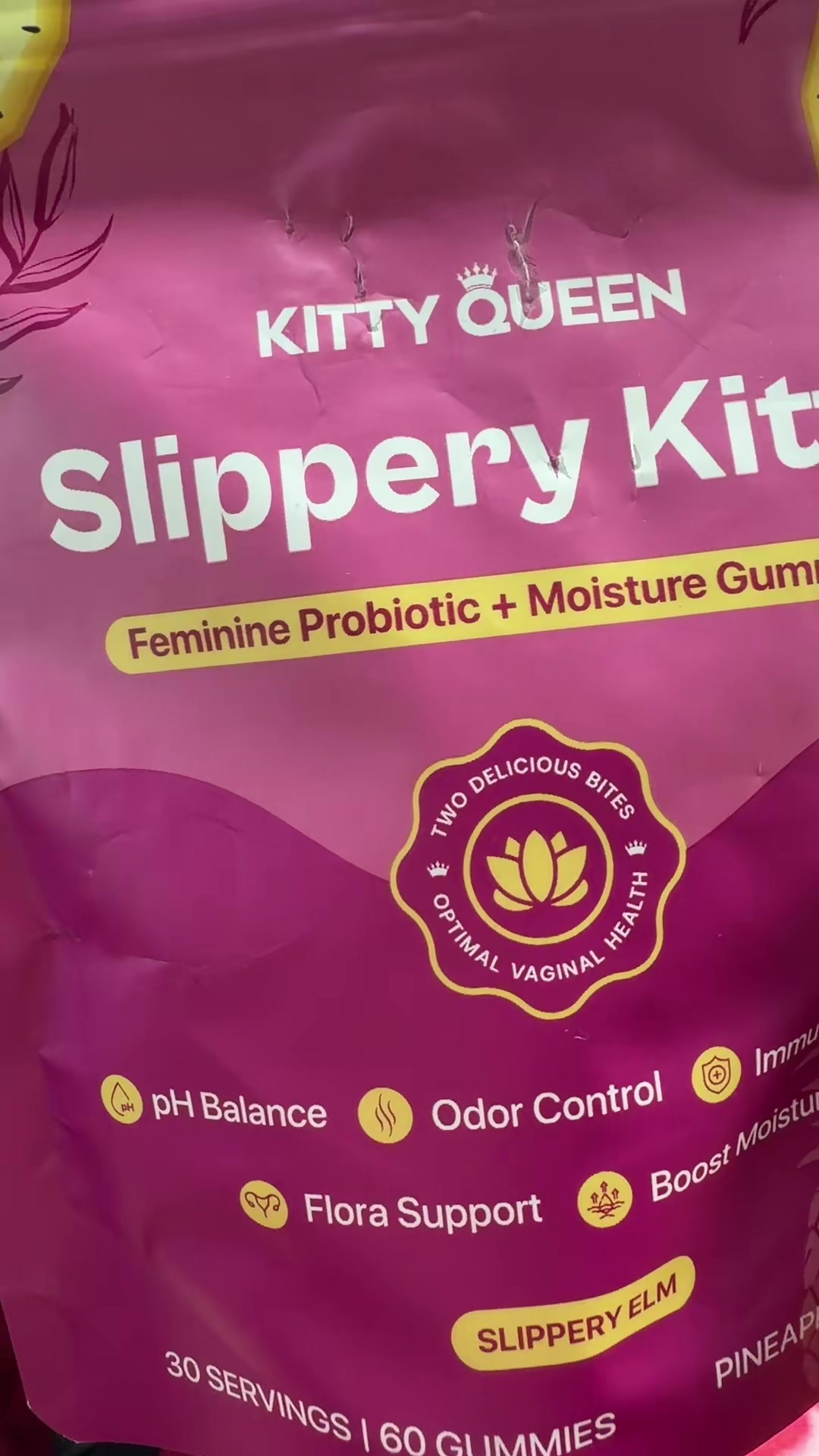 TikTok post by @et3rnalglow for KittyQueen. Caption reads: @KittyQueen Cuidado femenino💯🥴🐱 cuidense [...].