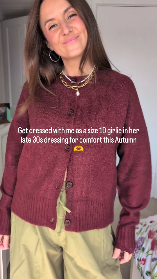 Instagram post by @lauradopamineoutfits for Truekind. Caption reads: Dressing for comfort always starting with my....