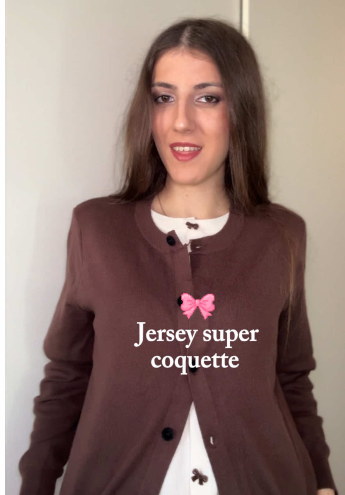 TikTok post by @evaauc for Utopya Shop. Caption reads: Me encanta 🎀🤎 @Utopya Shop .