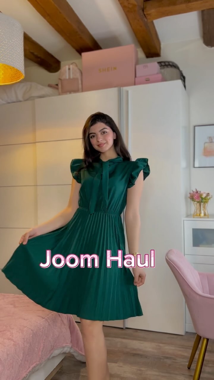 Instagram post by @hala_alsoukhni_ for Joom. Caption reads: Ya Habibiiii 🤍
.
.
Discount code:....