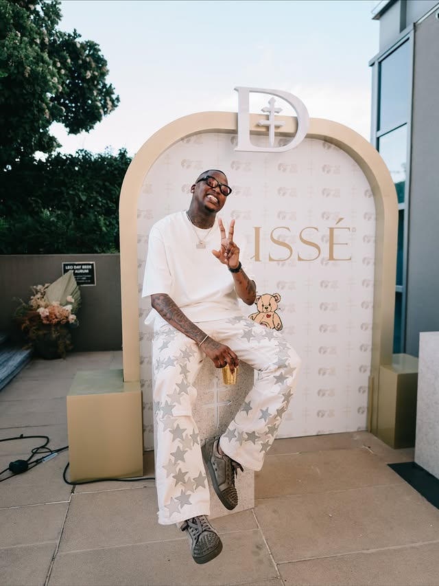 Instagram post by @oscarmbo for D'USSE Cognac. Caption reads: [...] in the south fully activated w/ my....