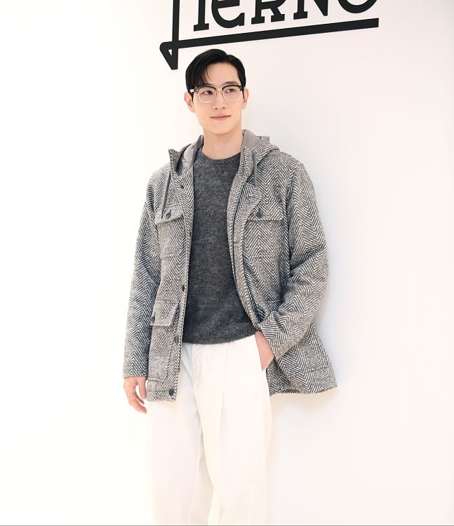 Instagram post by @steveshnoh for Herno. Caption reads: @herno_official 🍵

#광고 #에르노 #Herno #HernoClub.