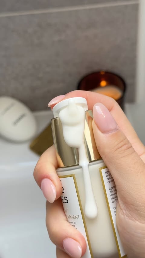 Instagram post by @withdanielle_ for Dove. Caption reads: [...] Cream @akt_ldn the foaming body scrub....