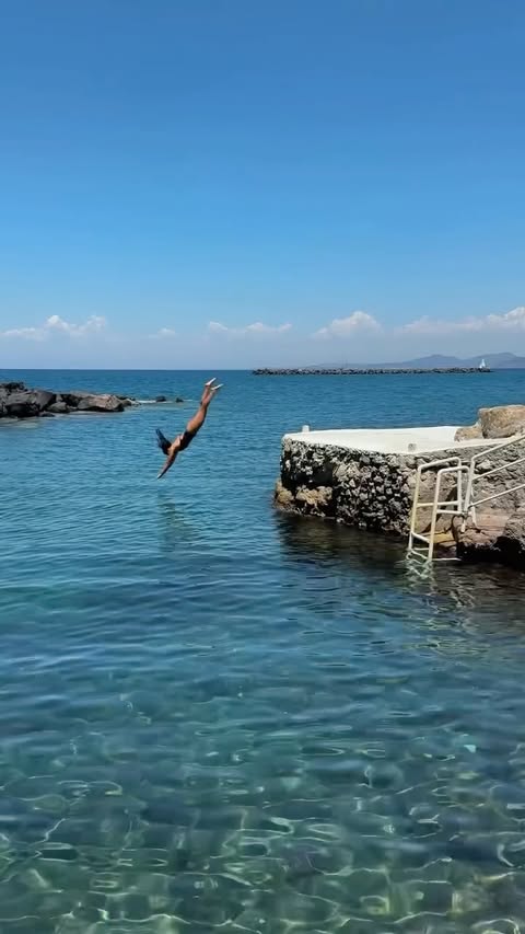 Instagram post by @giusy_ardolino for Yamamay. Caption reads: The sound i need: @yamamayofficial 🖤🌊....