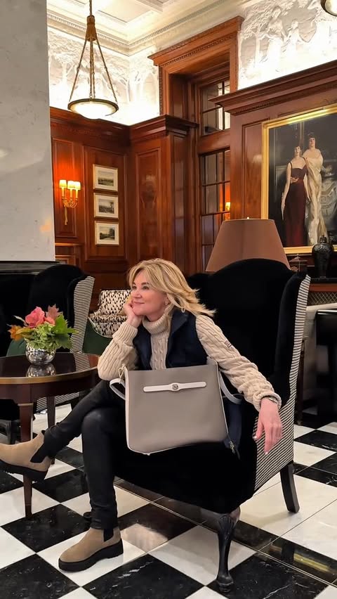 Instagram post by @antheaturner for Sarah Haran. Caption reads: I absolutely love it when I’m sightseeing in....