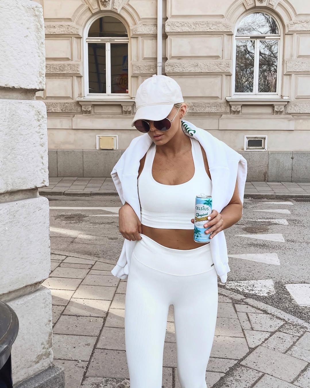 Instagram post by @lojsanwallin for Celsius Sverige. Caption reads: TÄVLING AVSLUTAD! @celsiussverige.