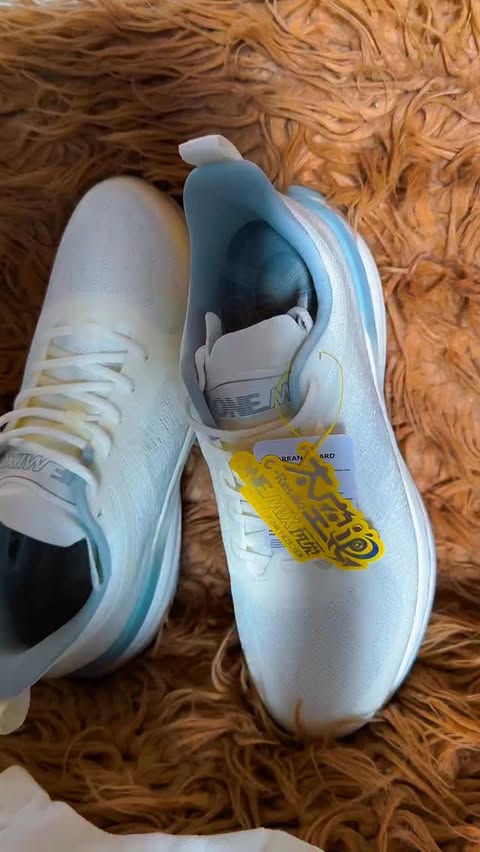 Instagram post by @ervini.style for Onemix. Caption reads: AD/ shoes @onemixrunning Your everyday go-to....
