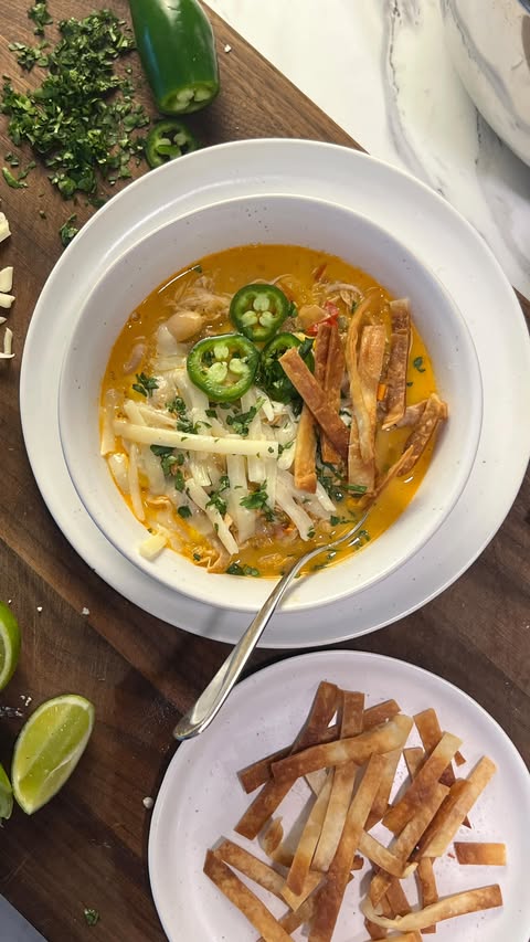 Instagram post by @theredbowlofficial for HexClad. Caption reads: [...] to make this Creamy Chicken Chili with....