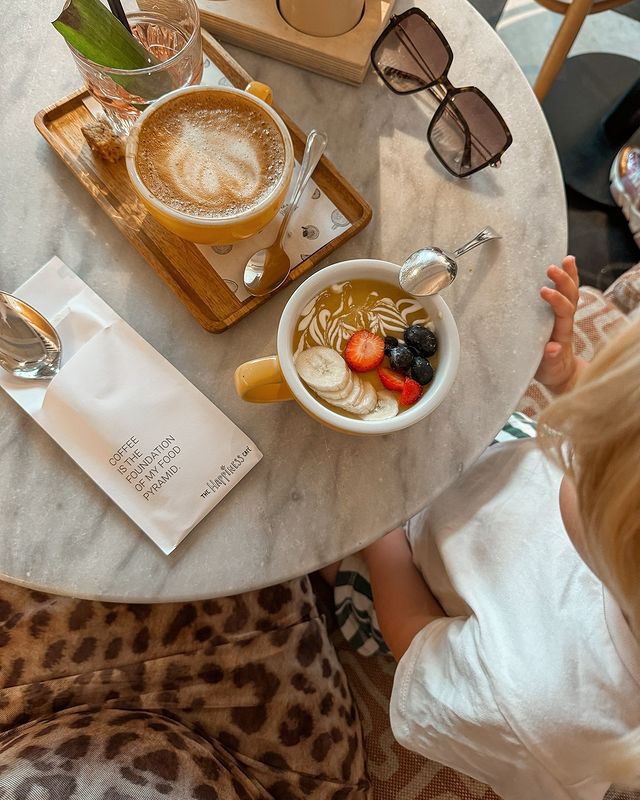 Instagram post by @misscocopat for Wehkamp. Caption reads: First September weekend 🌻 
1 & 2 brunchin’....