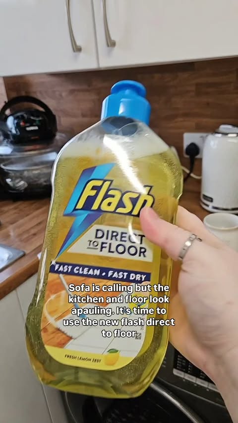 Instagram post by @xhinch_home90x for SuperSavvyMe. Caption reads: [...] #backtocleaninaflash #savvycircle....