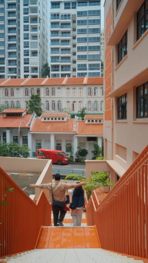 Instagram post by @senafarids for Visit Singapore. Caption reads: [...] Salah satunya, New Bahru ini!❤️....