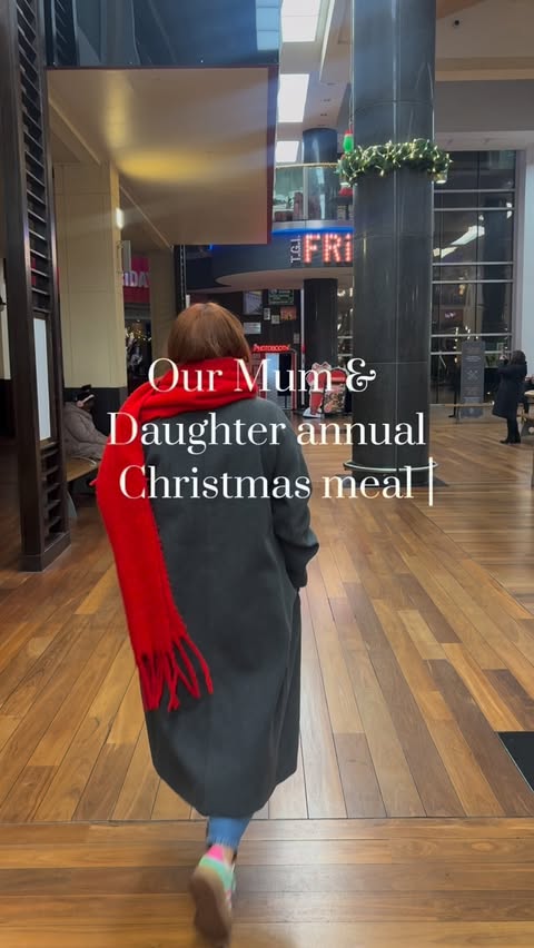 Instagram post by @elisethomas for TGI Fridays. Caption reads: Such a beautiful Christmas menu 🎄❤️....