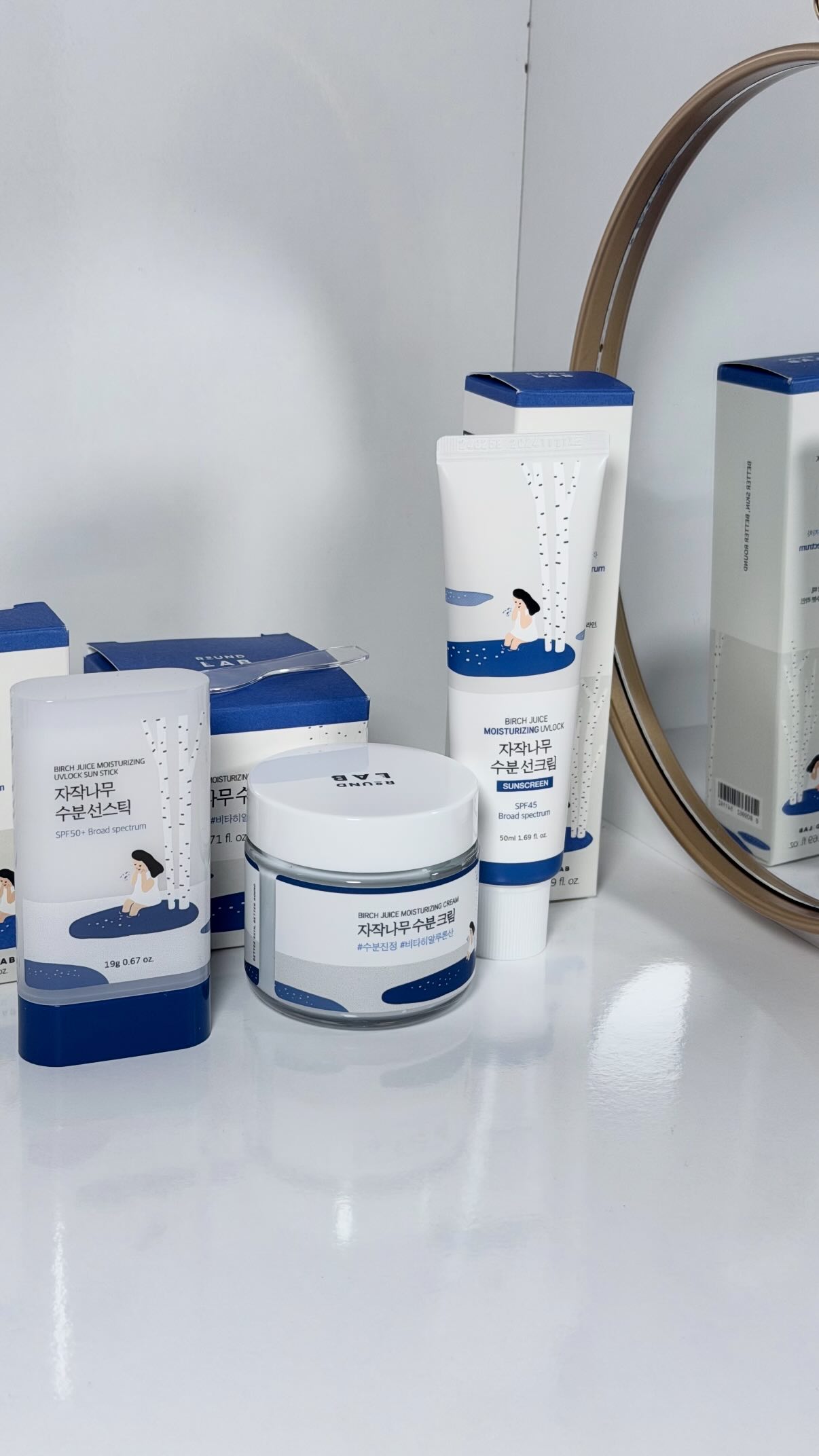 Instagram post by @nnnini.nii for Round Lab. Caption reads: 🎁 #gifted by @roundlab_us @round.lab 

🌿 Birch....