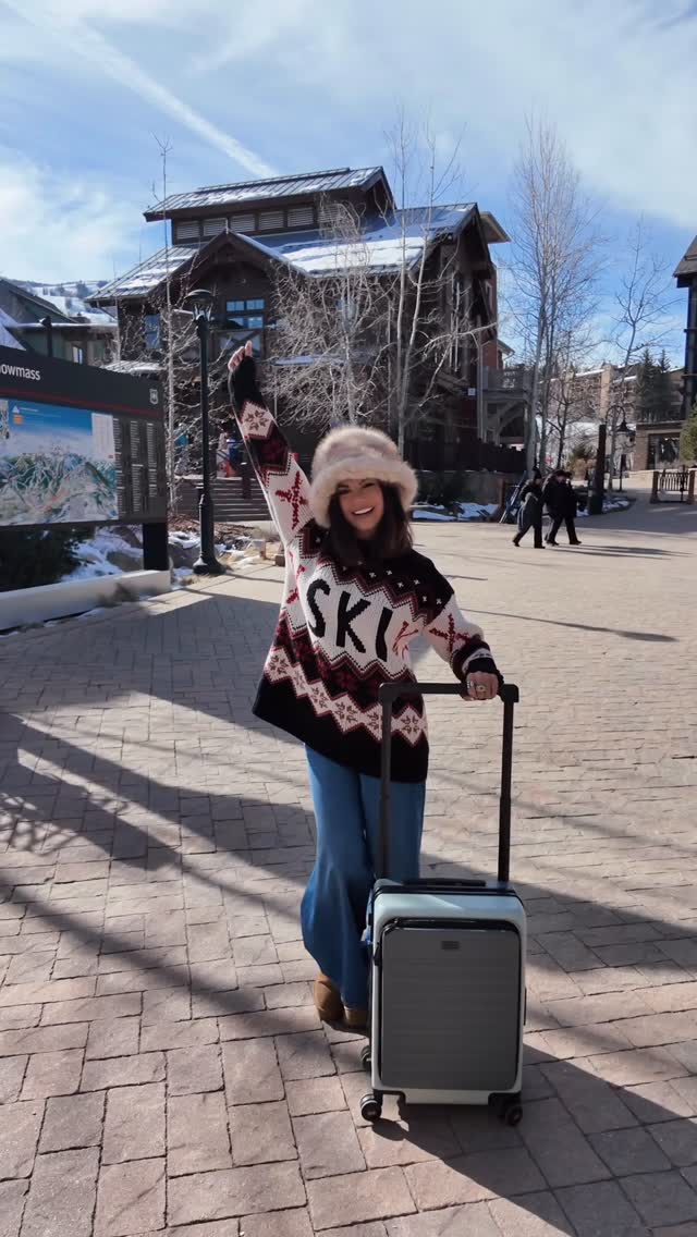 Instagram post by @victoriavesce for LEVEL8. Caption reads: [...] that can fit what I need. With the....