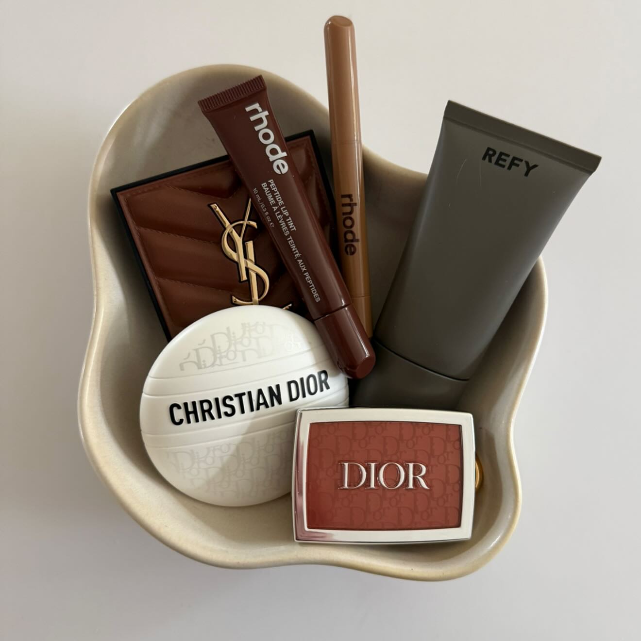 Instagram post by @carrieanne_ for MERIT Beauty. Caption reads: old & new faves ☕️🍂✨

@rhode* @gisou*....