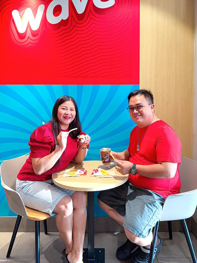 Instagram post by @dearmomsph for Jollibee. Caption reads: [...] snack time extra fun! Try it with @jollibee....