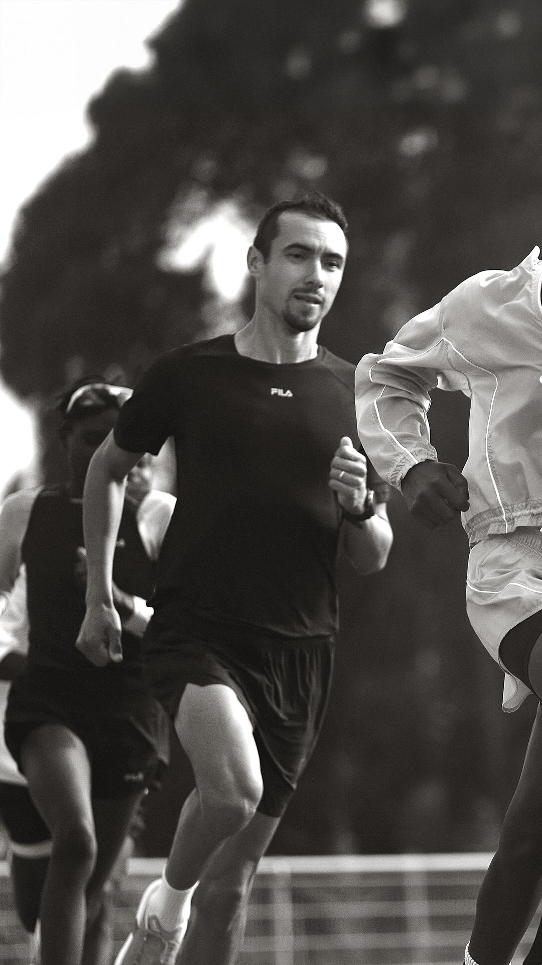 Instagram post by @laurindoultramaratonista for Fila. Caption reads: Diretamente do Quênia, o ultramaratonista FILA....