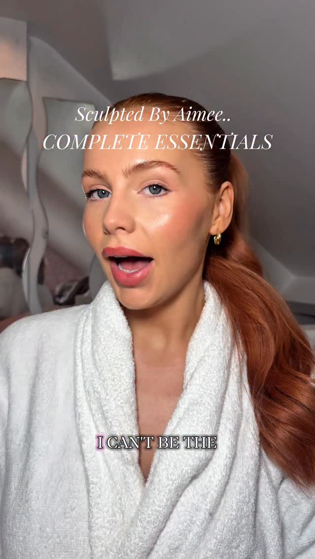 Instagram post by @shannon_mitch for Sculpted By Aimee. Caption reads: The season of get-togethers and glow ✨🎀
I adore....