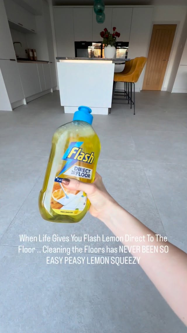 Instagram post by @the_blooming_bungalow for SuperSavvyMe. Caption reads: #ad ITS FLASH DIRECT TO THE FLOOR FRIYAY …....