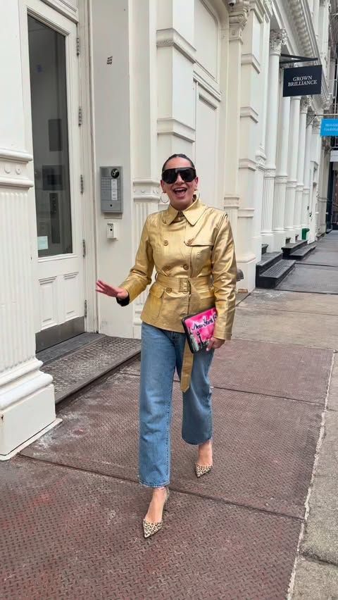 Instagram post by @stylewithsoco for Poshmark. Caption reads: [...] filled with fabulous secondhand finds!....