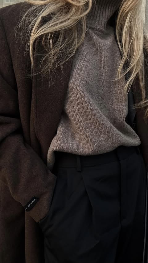 Instagram post by @kasiakosidloo for MODIVO. Caption reads: Long coat obsession w @modivo. [współpraca]....