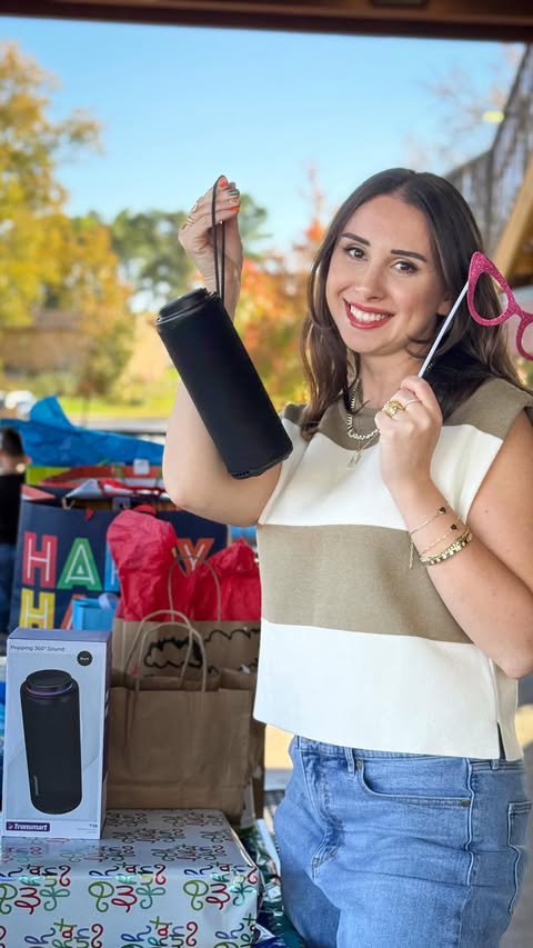 Instagram post by @sarainamerica for Tronsmart. Caption reads: [...] up! 💃✨
Today’s party highlight: the....