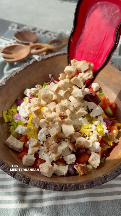 Instagram post by @vessys_gourmet_kitchen for Mezzetta. Caption reads: Chopped Mediterranean Chicken Salad is my....