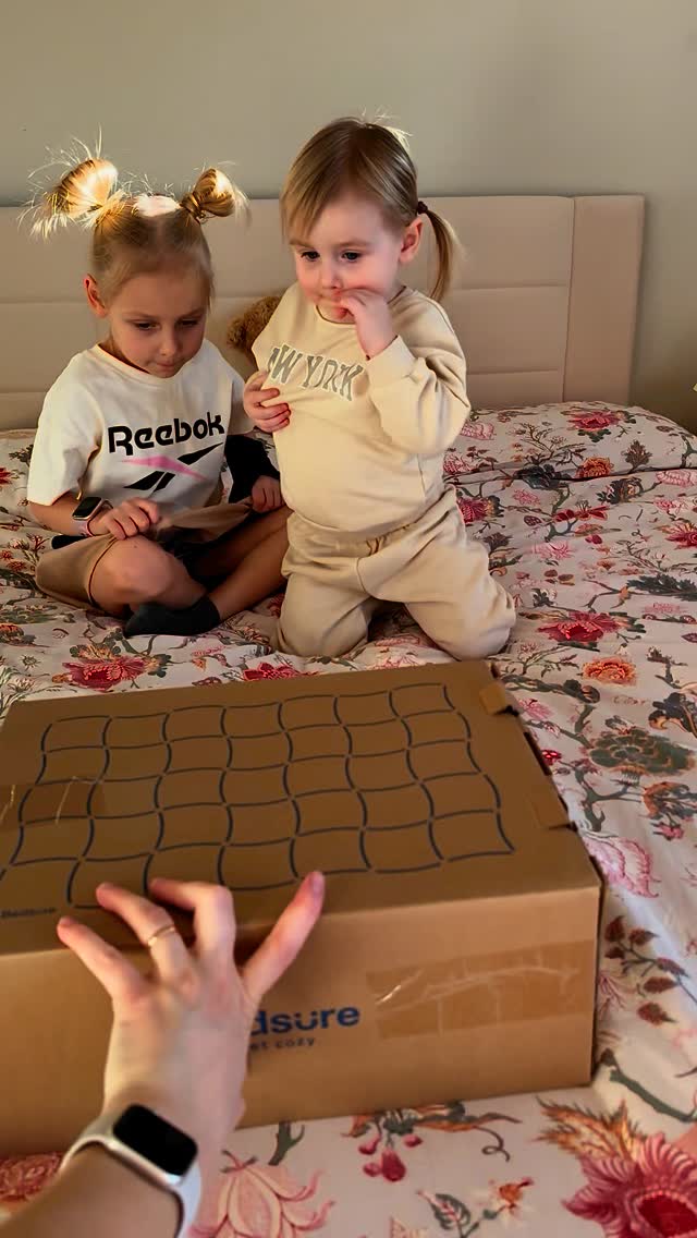 Instagram post by @ilonka_kos for Bedsure Home. Caption reads: @bedsurehome

 #bedsure #giftforlittlegirls....