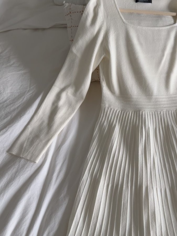 Instagram post by @styledbyme.d for Merokeety. Caption reads: [...] this flowing long white dress from Merokeety....