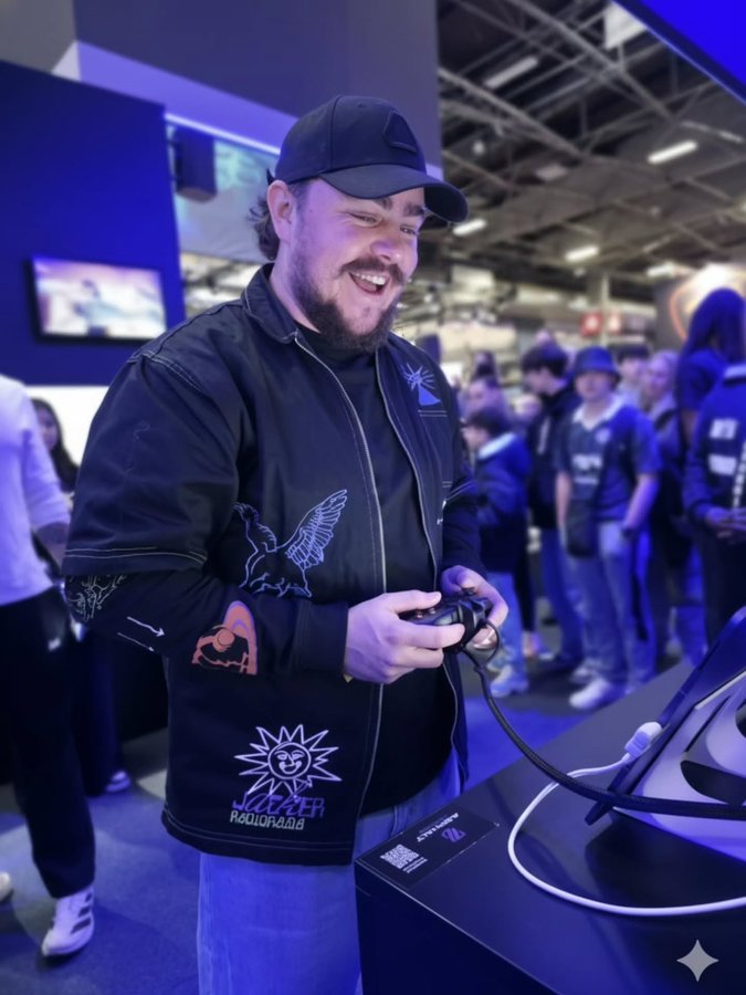 Instagram post by @etienne_moustache for Samsung France. Caption reads: [...] on était sur le stand @samsungfrance avec....