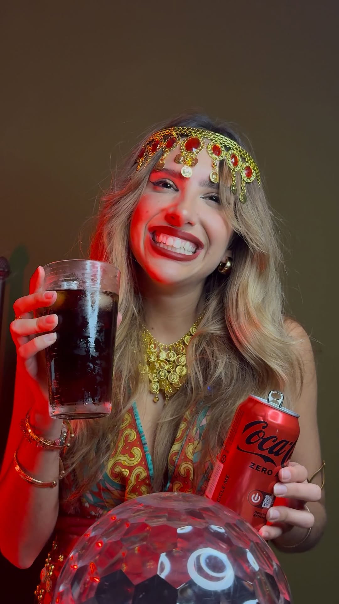 Instagram post by @ma_montellato for Coca-Cola Brasil. Caption reads: Eu fui na vidente pra saber do meu futuro… e ela....