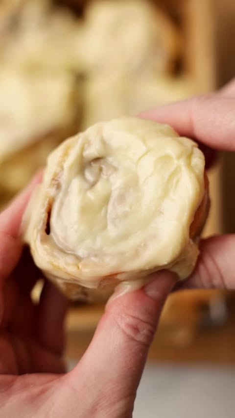 Instagram post by @olivia.wyles for Keto Chow. Caption reads: These keto cinnamon rolls are made with a tender....