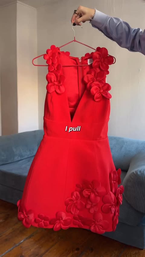 Instagram post by @styledwithjuless for Intel. Caption reads: we love a holiday themed tour @lenovo @intel ✨🎄....