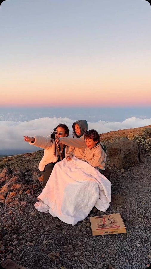 Instagram post by @joyfullygreenhome for SmartyPants Vitamins. Caption reads: 🌅Come with me on the longest Hawaii adventure day....