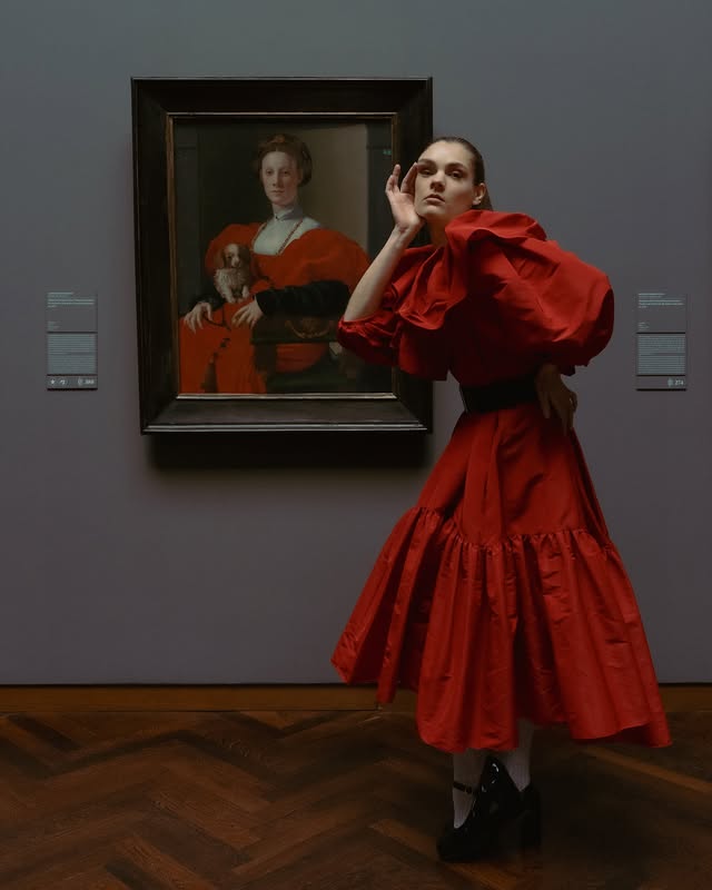 Instagram post by @jette for Alexander McQueen. Caption reads: [...] BRONZINO Werbung // Links wearing....