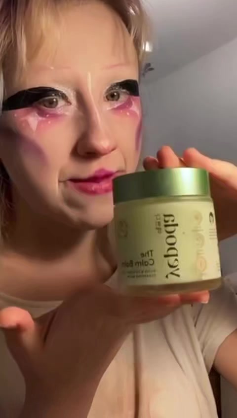 TikTok post by @zgnilykompot for Yepoda. Caption reads: @Yepoda #yepoda #koreanskincare#skincareroutine....