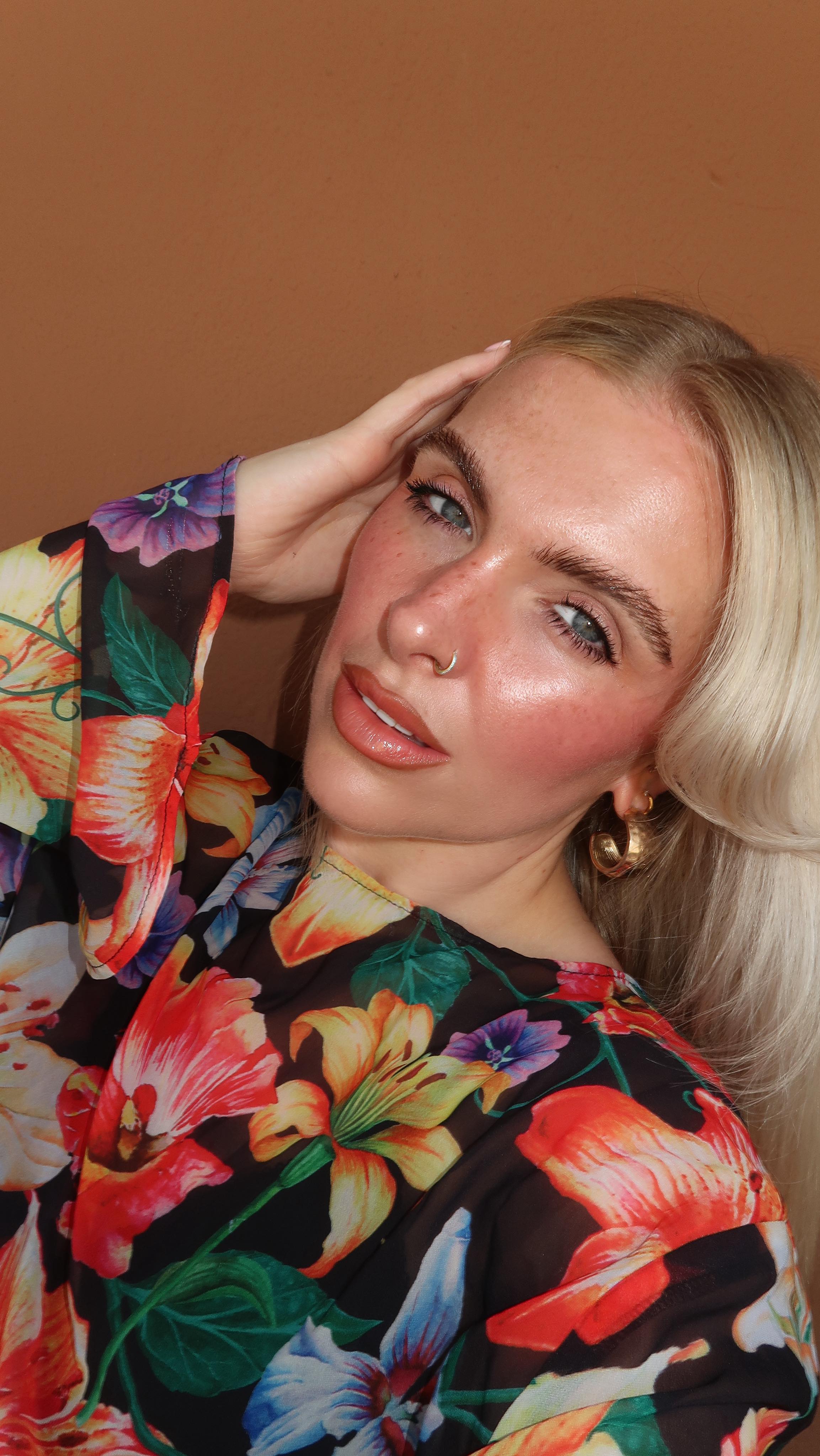 Instagram post by @hartyyy for Adored By. Caption reads: Holiday GRWM using all @adoredbyuk | ad

Buttery....