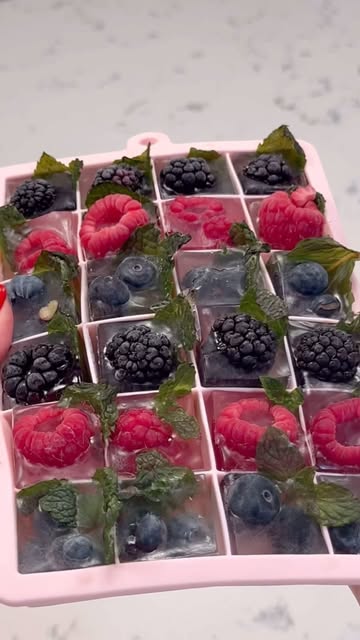 Instagram post by @kate_cleanhome for Stella Rosa Wines. Caption reads: Restock my fancy ice for my favorite drinks this....