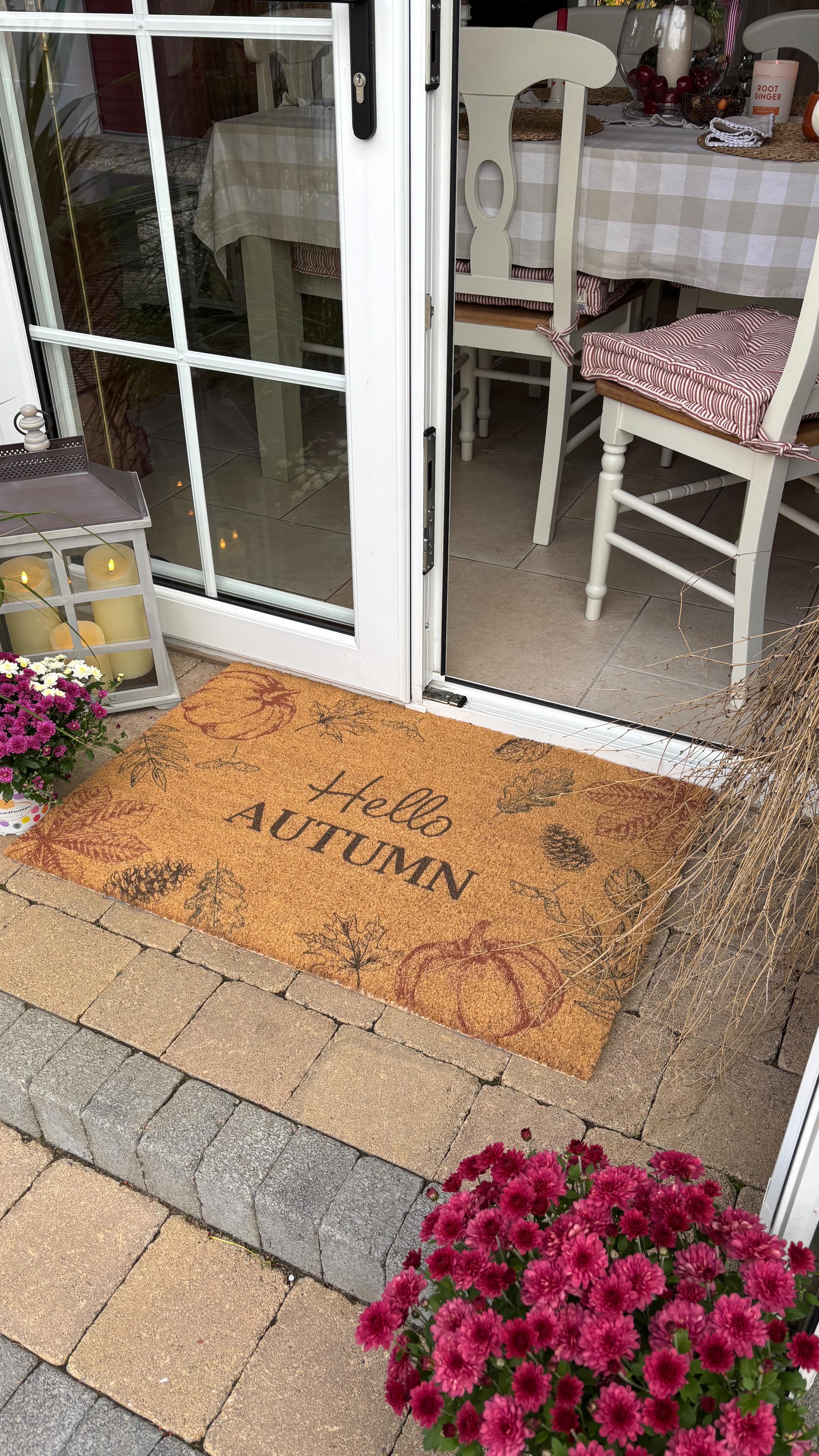 Instagram post by @colleensinteriors for Artsy Mats. Caption reads: [...] Hello Autumn coir door mat gifted by....