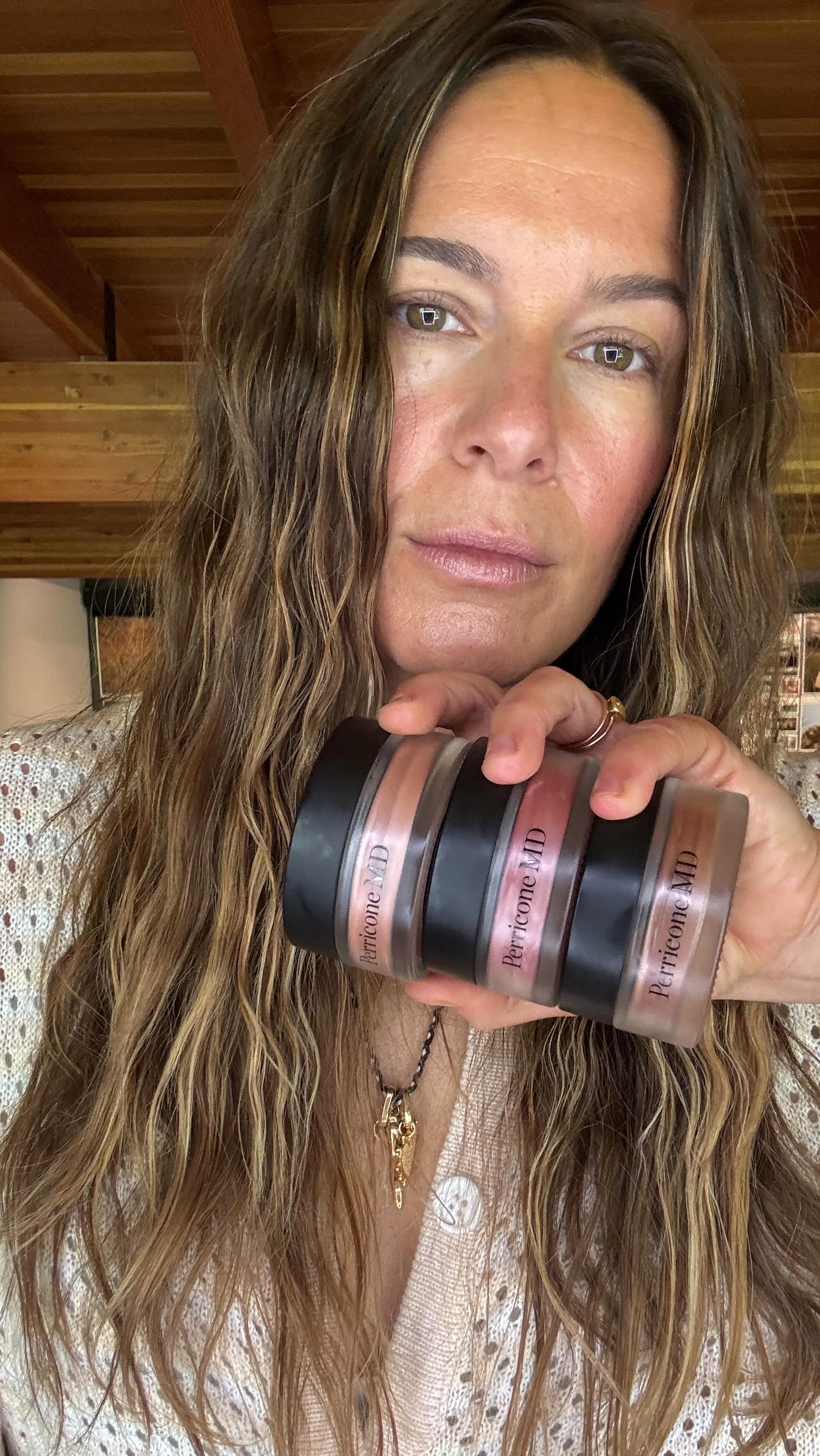 Instagram post by @jennamenard for Perricone MD. Caption reads: 3x the glow 
comment “glow” for links! 
easiest....