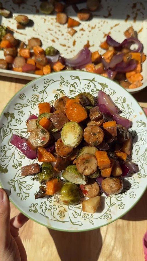 Instagram post by @jennaliveswell for Hungryroot. Caption reads: You should be adding apples to your sheet pan....