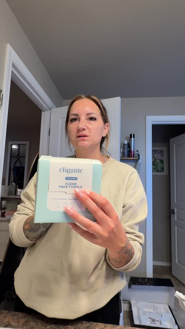 Instagram post by @chevoneco for Cliganic. Caption reads: I’ve been reaching for my Cliganic face towels....