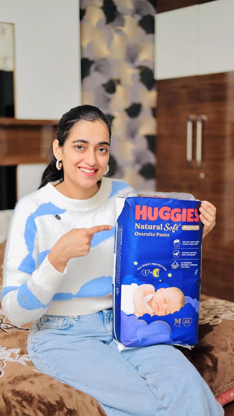 Instagram post by @its_mekiarasingh for Huggies. Caption reads: [...] — sirf sweet dreams all night 💙
Huggies....