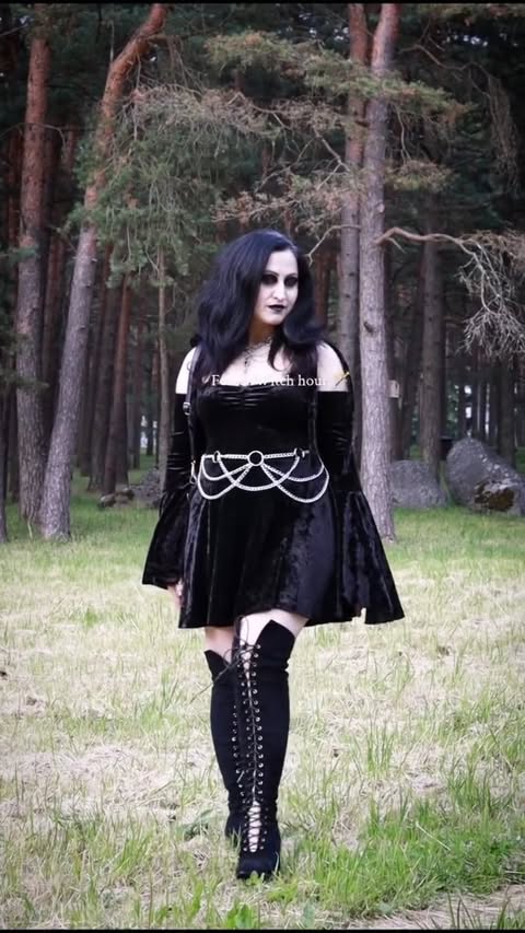 Instagram post by @mifantasmaa for KILLSTAR. Caption reads: 🌿🪄 Bag & boots gifted by @killstar ♡.