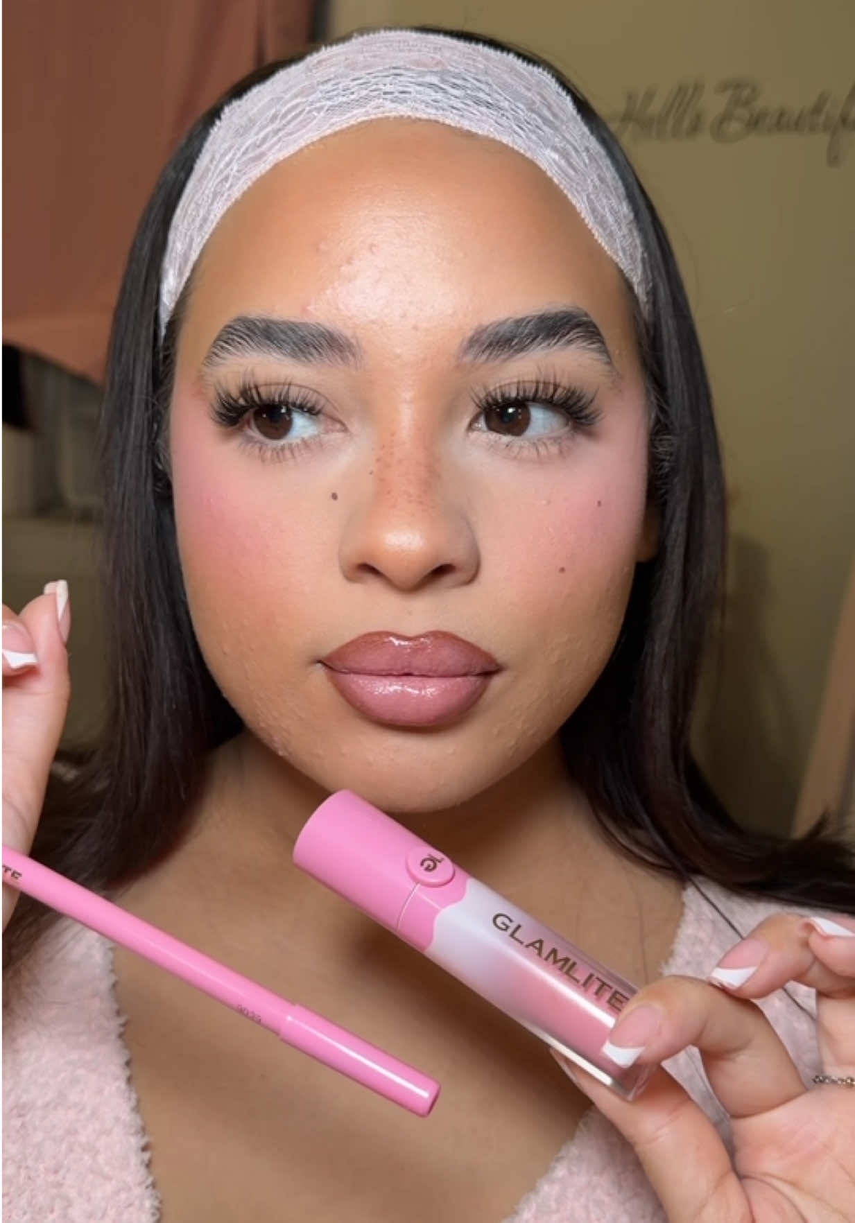 TikTok post by @dannayradiiaz for Glamlite Cosmetics. Caption reads: Inlove with her 🩰🌸✨💕✨🍂 @Glamlite.