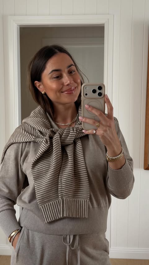 Instagram post by @leah___oconnor for Nimble Activewear. Caption reads: [...] and living in these pieces from....