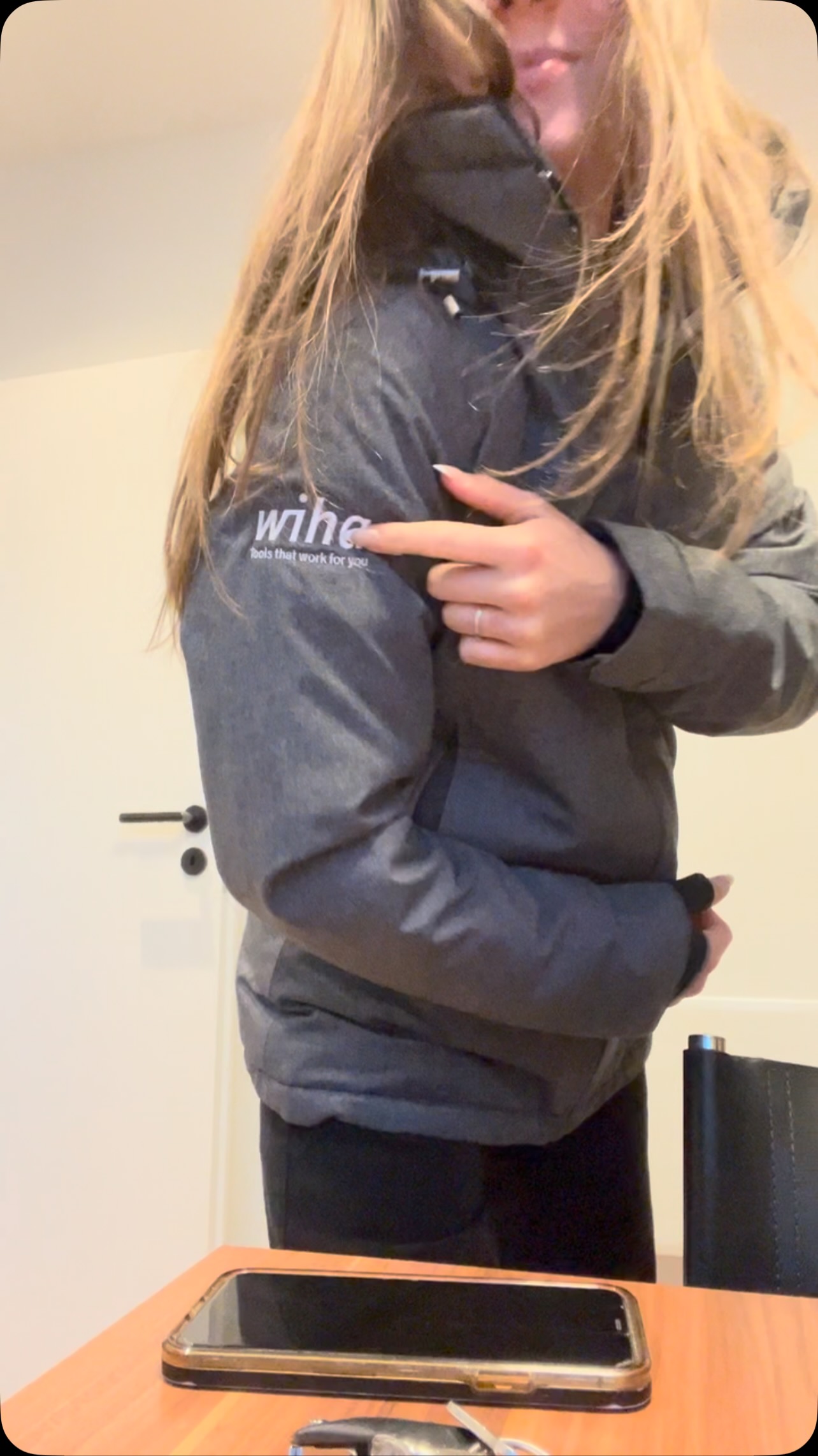 Instagram post by @elektrikerin_sara for Wiha Tools. Caption reads: Anzeige | @wihaofficial.