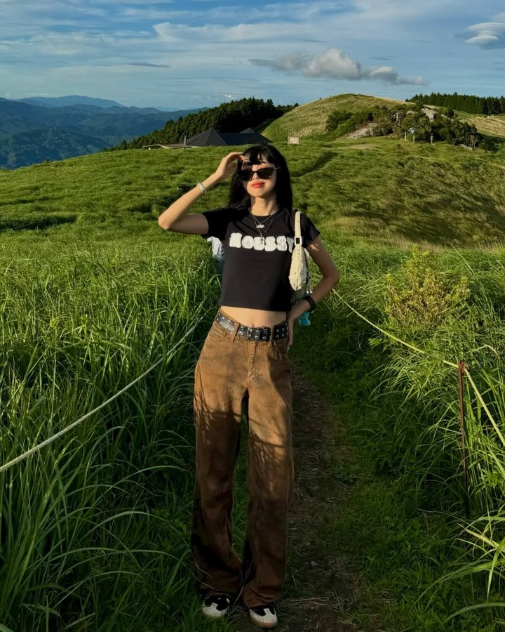 Instagram post by @0ol3_gram for MOUSSY. Caption reads: [...] @moussyofficial [...].