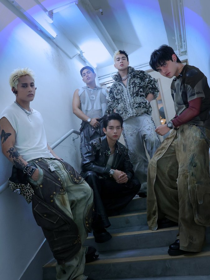 Instagram post by @officialsb19 for Fossil. Caption reads: 🍎 Simula at Wakas World Tour: Hong Kong

Flexing....